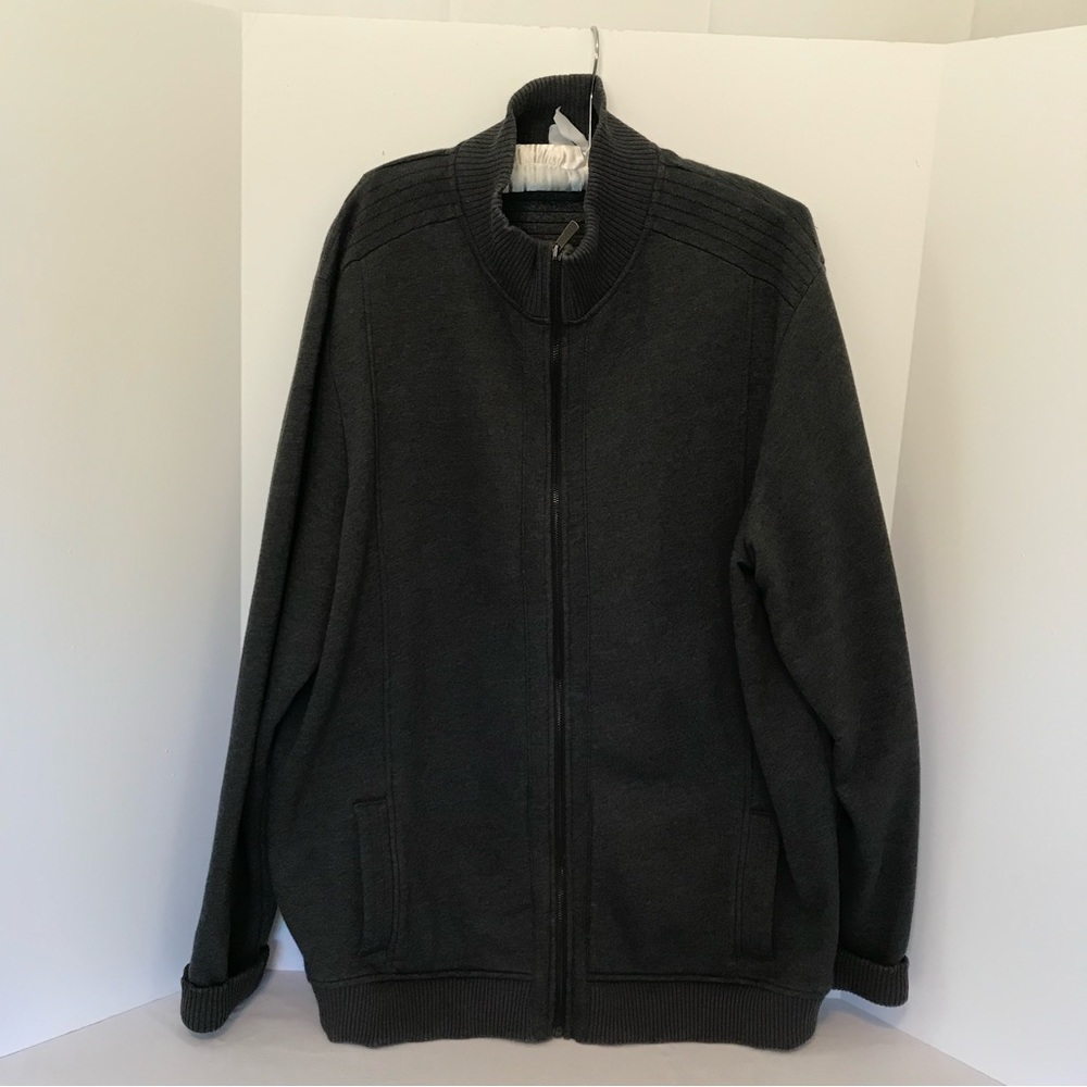 Men’s lightweight fleece-lined jacket.